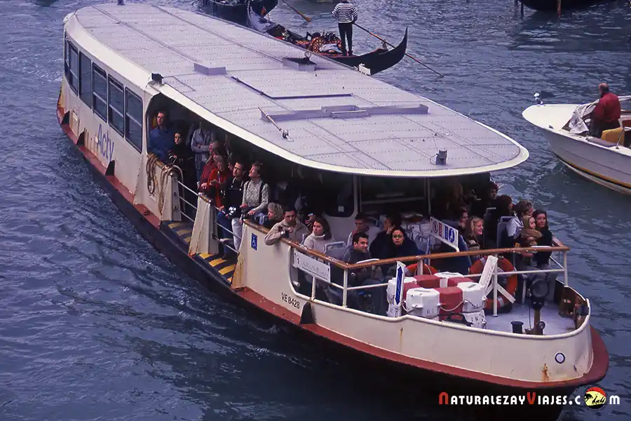 Vaporetto en Venecia