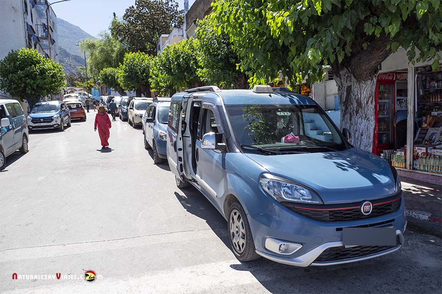 Shared taxi in Chefchaouen