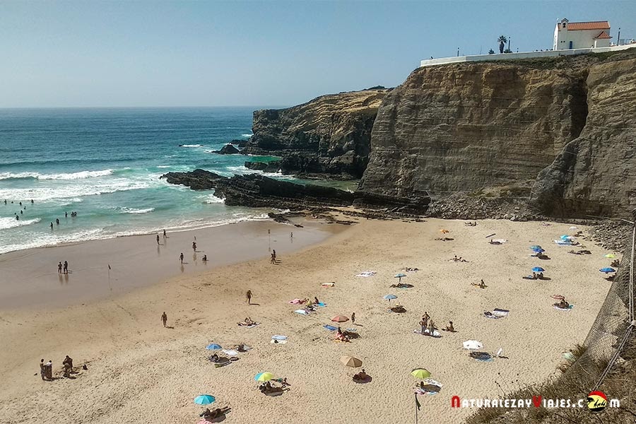 Playa Zambujeira do Mar para escapada romántica al Alentejo