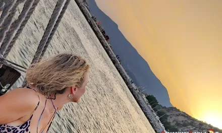 Excursión en barco al atardecer por las playas de Setúbal (Portugal)