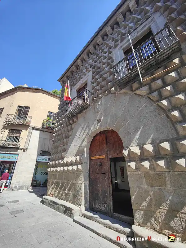 Casa de los Picos que ver en Segovia