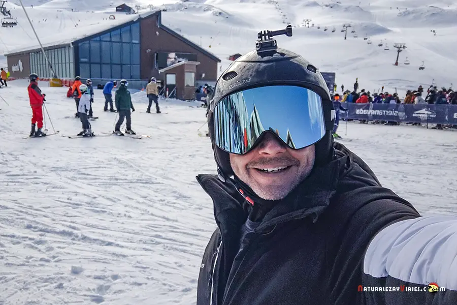 Esquiar en Sierra Nevada: alquiler de material, clases, forfait y dónde dormir