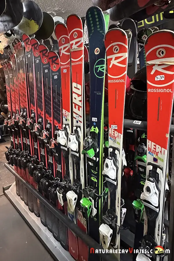 Esquis de Blanca Nieve en Pradollano