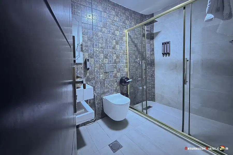 Baño en Hayat Zaman Petra