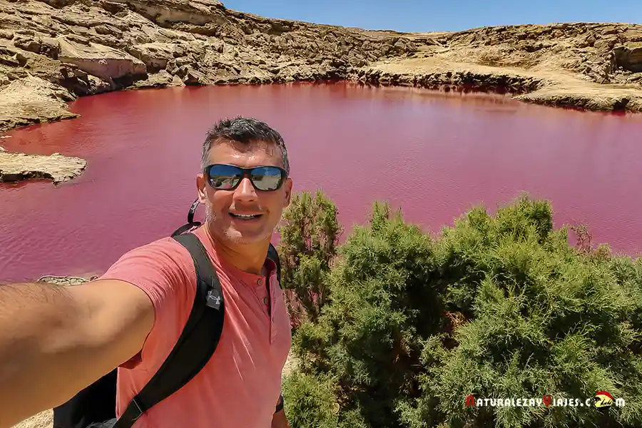 Lago Rosa en el Mar Muerto de Jordania