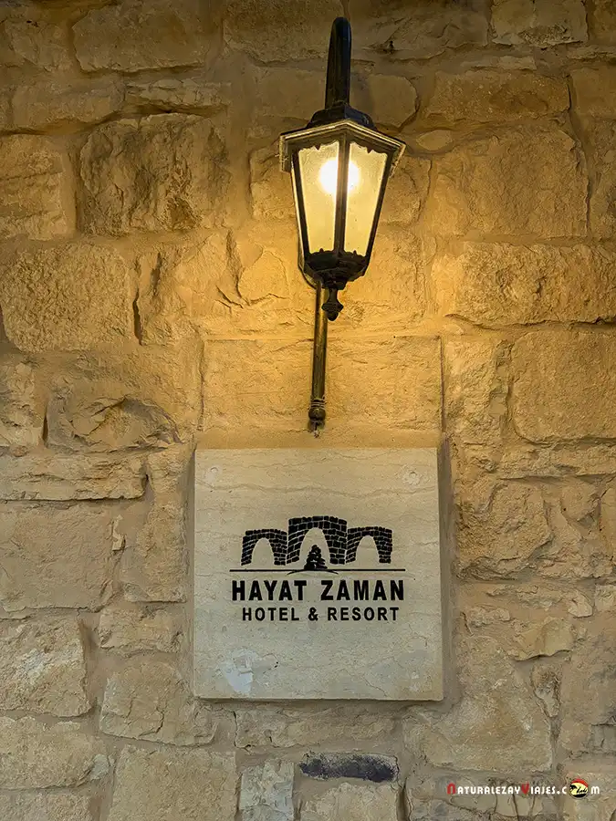 CArtel del hotel en Petra