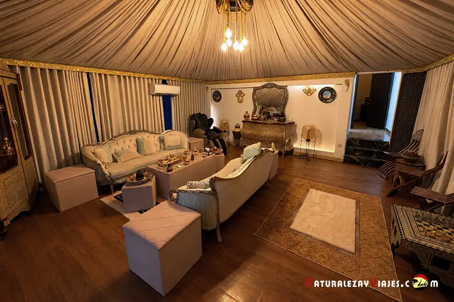 Salón Suite MAzayen Rum Camp
